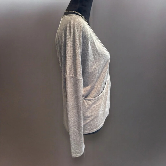 Tail‎ Gray Athletic Victoria Top Frosted Heather Wrap Long Sleeve Athletic Top L - Picture 7 of 9